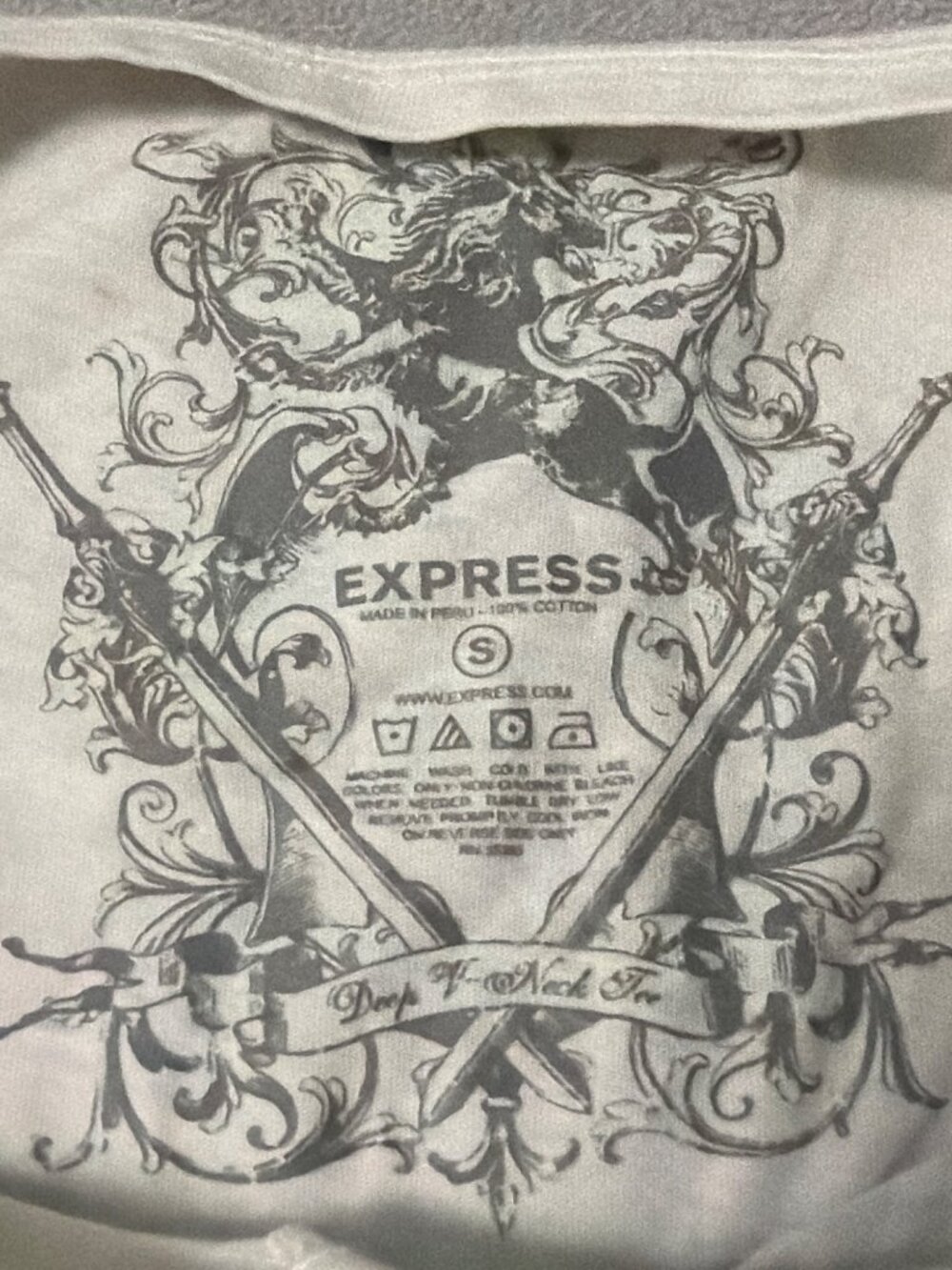 Y2K Express Mens Graphic V-Neck T-Shirt White Lightning Bolt Skull Design Small - Picture 4 of 6